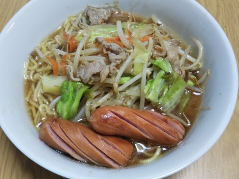 ウインナーと肉野菜炒めの醤油ラーメン☆